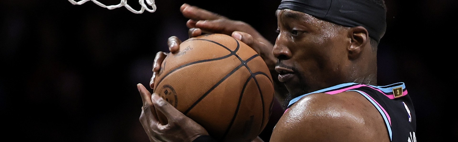 世界杯客户端更新说明-小米切尔：和阿德巴约韦尔搭档时 我可以更放心地去赌博式防守